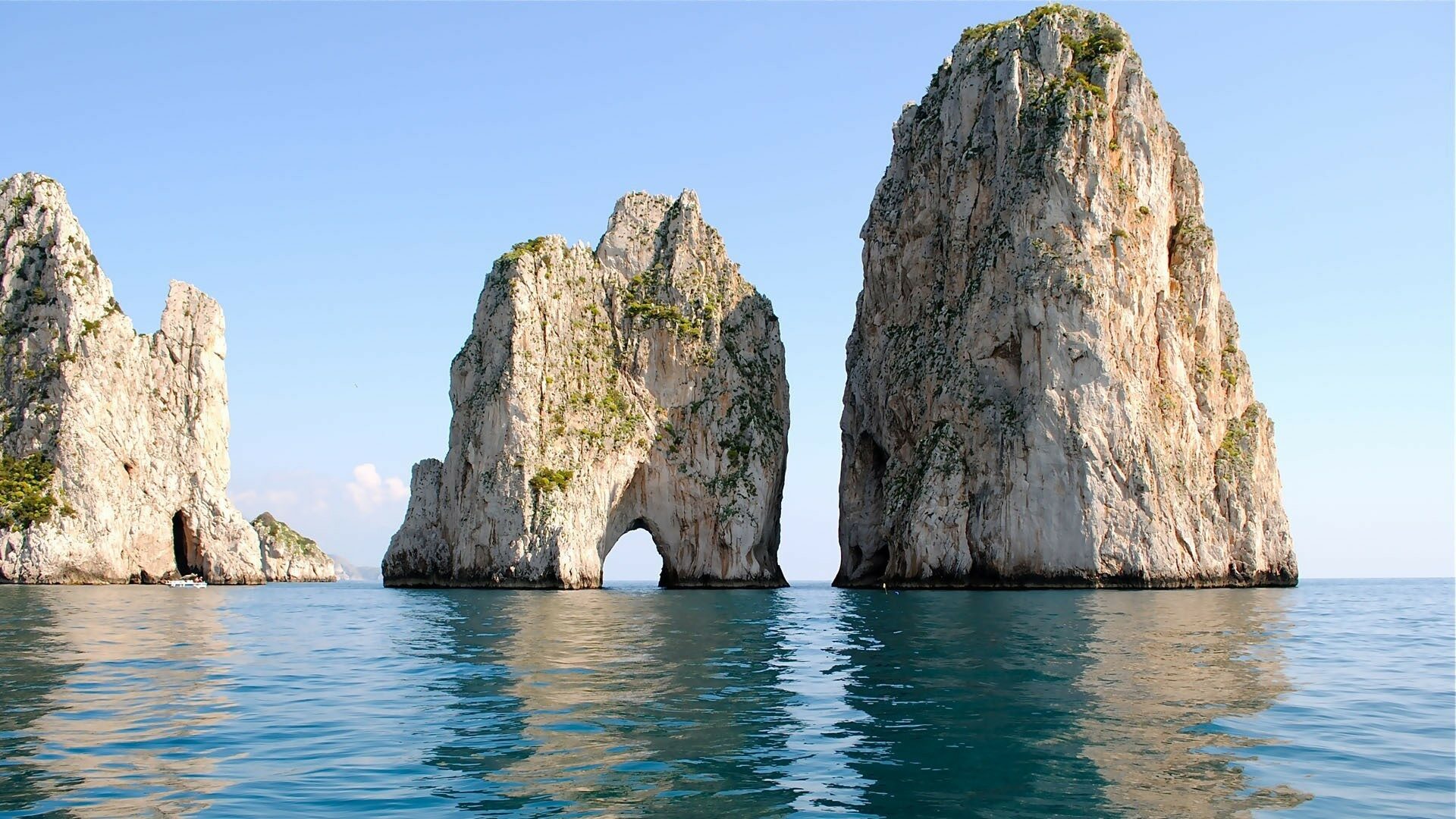 I faraglioni di Capri: alla scoperta dei guardiani dell'isola - Alicost Spa